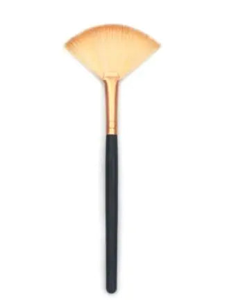 GlowMaster Fan Highlighter Brush
